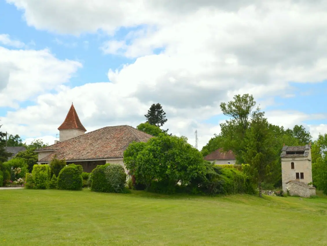 Vue-d-ensemble Une vue d'ensemble des bâtiments de la propriété